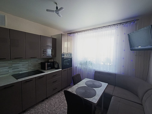 Продам двухкомнатную (2-комн.) квартиру, Порфирьева ул, 6, Ишим г