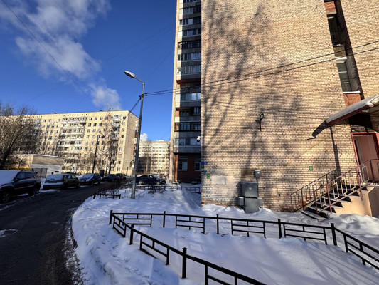 Продам многокомнатную квартиру, Сиреневый б-р, 9, Санкт-Петербург г