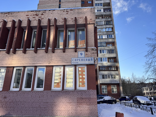 Продам многокомнатную квартиру, Сиреневый б-р, 9, Санкт-Петербург г