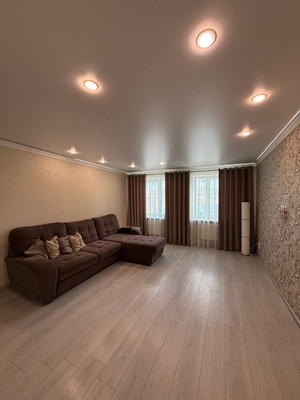 Продам трехкомнатную (3-комн.) квартиру, Большая Московская ул, 59, Великий Новгород г