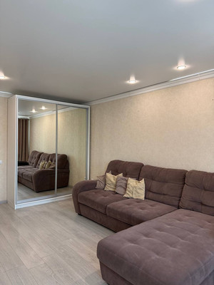 Продам трехкомнатную (3-комн.) квартиру, Большая Московская ул, 59, Великий Новгород г