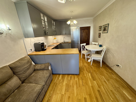 Продам двухкомнатную (2-комн.) квартиру, Артиллерийская ул, 79, Калининград г