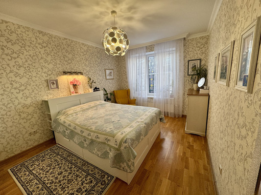 Продам двухкомнатную (2-комн.) квартиру, Артиллерийская ул, 79, Калининград г