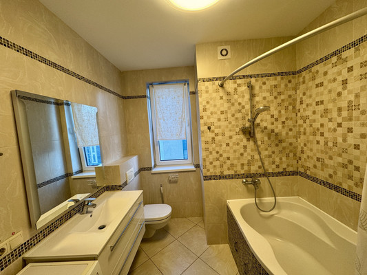 Продам двухкомнатную (2-комн.) квартиру, Артиллерийская ул, 79, Калининград г