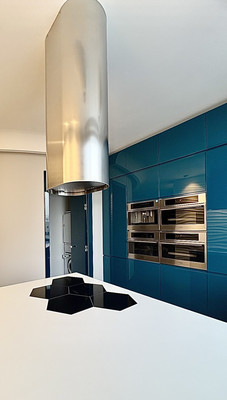 Продам трехкомнатную (3-комн.) квартиру, Шаболовка ул, 10к1, Москва г