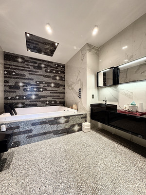 Продам трехкомнатную (3-комн.) квартиру, Шаболовка ул, 10к1, Москва г