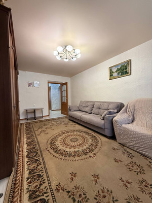 Продам двухкомнатную (2-комн.) квартиру, Козьмодемьянская ул, 3/6, Великий Новгород г