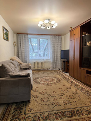 Продам двухкомнатную (2-комн.) квартиру, Козьмодемьянская ул, 3/6, Великий Новгород г