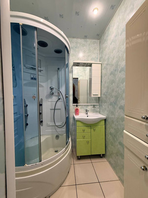 Продам двухкомнатную (2-комн.) квартиру, Козьмодемьянская ул, 3/6, Великий Новгород г