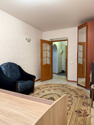 Продам двухкомнатную (2-комн.) квартиру, Козьмодемьянская ул, 3/6, Великий Новгород г