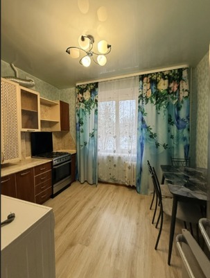 Продам двухкомнатную (2-комн.) квартиру, Козьмодемьянская ул, 3/6, Великий Новгород г