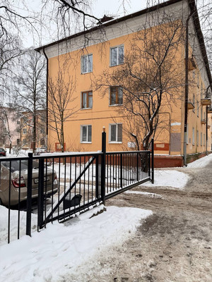 Продам двухкомнатную (2-комн.) квартиру, Козьмодемьянская ул, 3/6, Великий Новгород г