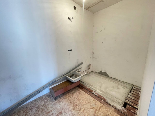 Продам 2-комн. в 3-комн. квартире, Щусева ул, 10к1, Великий Новгород г