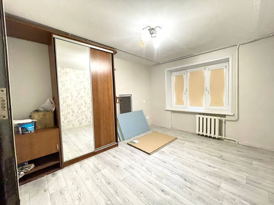 Продам 2-комн. в 3-комн. квартире, Щусева ул, 10к1, Великий Новгород г