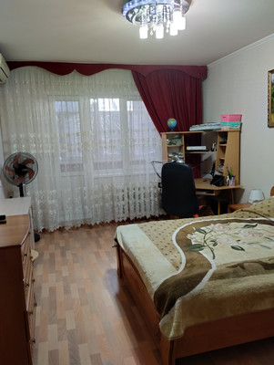 Продам трехкомнатную (3-комн.) квартиру, Маршала Кошевого ул, 60, Волгодонск г