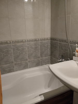 Продам трехкомнатную (3-комн.) квартиру, Маршала Кошевого ул, 60, Волгодонск г