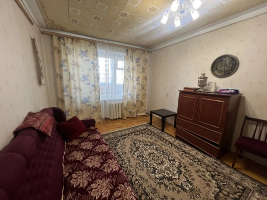 Продам трехкомнатную (3-комн.) квартиру, Азовская ул, 6, Армавир г