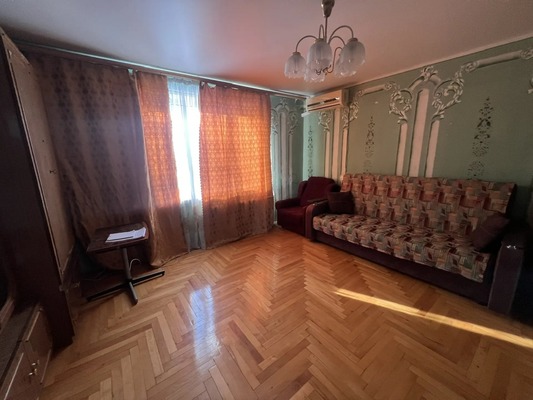 Продам трехкомнатную (3-комн.) квартиру, Азовская ул, 6, Армавир г