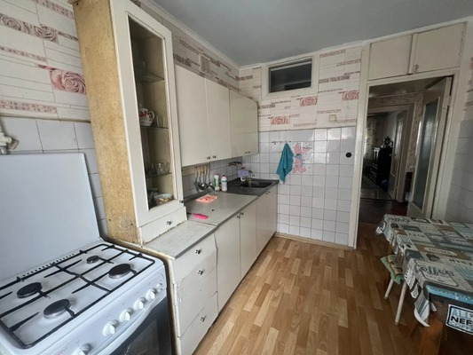 Продам трехкомнатную (3-комн.) квартиру, Азовская ул, 6, Армавир г