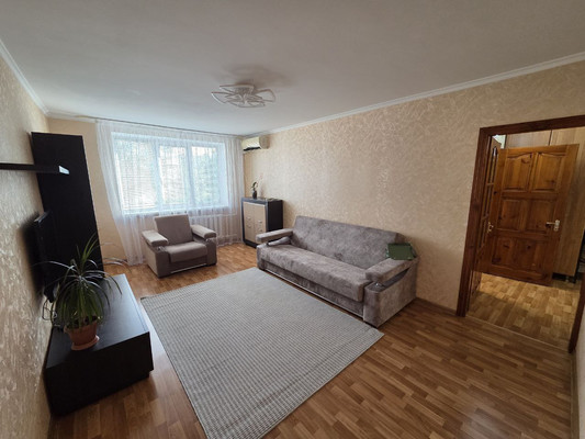 Продам трехкомнатную (3-комн.) квартиру, Поповкина ул, 55, Симферополь г