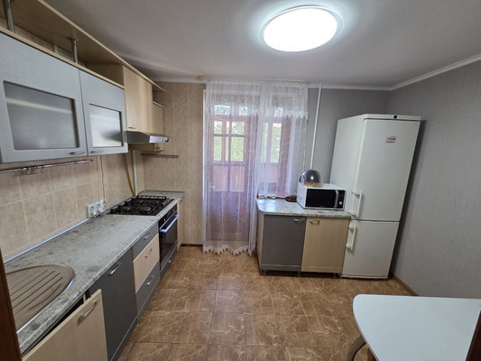 Продам трехкомнатную (3-комн.) квартиру, Поповкина ул, 55, Симферополь г