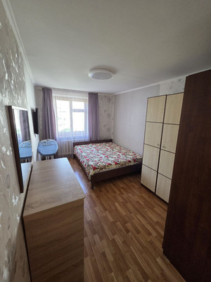 Продам трехкомнатную (3-комн.) квартиру, Поповкина ул, 55, Симферополь г