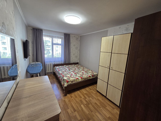 Продам трехкомнатную (3-комн.) квартиру, Поповкина ул, 55, Симферополь г