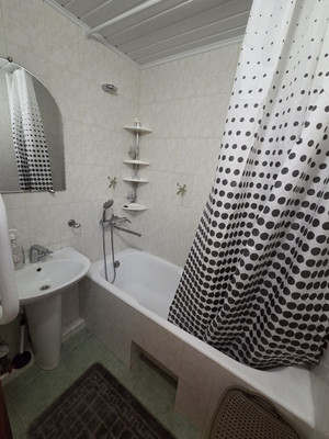 Продам трехкомнатную (3-комн.) квартиру, Поповкина ул, 55, Симферополь г