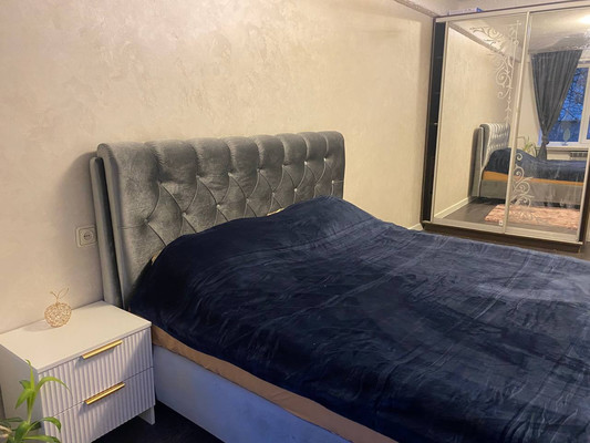 Продам трехкомнатную (3-комн.) квартиру, Маршала Блюхера пр-кт, 65, Санкт-Петербург г