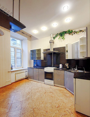 Продам трехкомнатную (3-комн.) квартиру, Рубинштейна ул, 11, Санкт-Петербург г