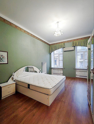 Продам трехкомнатную (3-комн.) квартиру, Рубинштейна ул, 11, Санкт-Петербург г