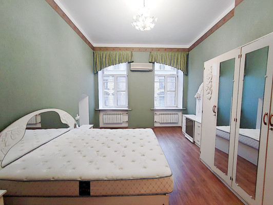 Продам трехкомнатную (3-комн.) квартиру, Рубинштейна ул, 11, Санкт-Петербург г