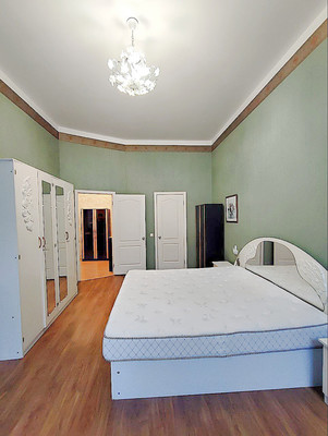 Продам трехкомнатную (3-комн.) квартиру, Рубинштейна ул, 11, Санкт-Петербург г