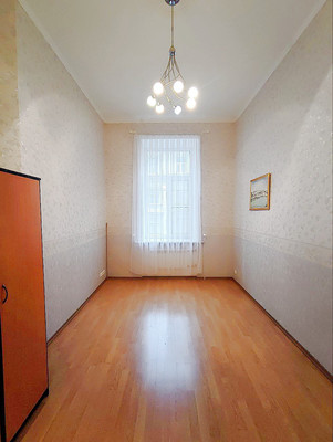 Продам трехкомнатную (3-комн.) квартиру, Рубинштейна ул, 11, Санкт-Петербург г