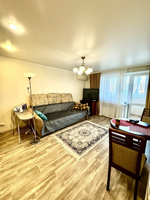 Продам двухкомнатную (2-комн.) квартиру, Чапаева ул, 112, Воронеж г