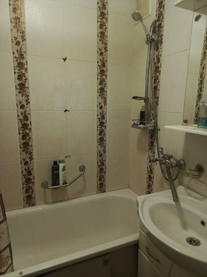 Продам трехкомнатную (3-комн.) квартиру, 60 лет Октября ул, 13/64, Симферополь г