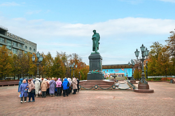 Продам трехкомнатную (3-комн.) квартиру, Бронная М. ул, 17, Москва г