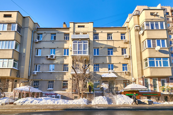 Продам трехкомнатную (3-комн.) квартиру, Бронная М. ул, 17, Москва г