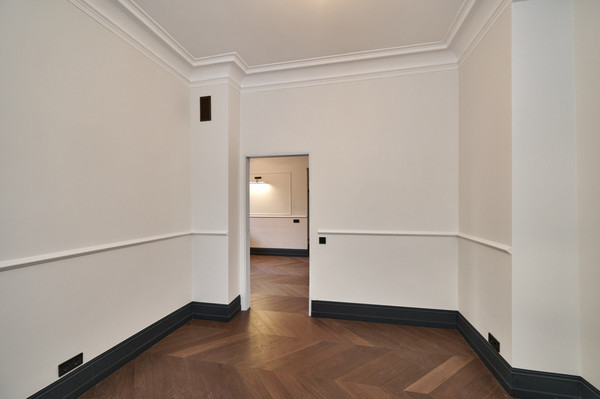 Продам трехкомнатную (3-комн.) квартиру, Бронная М. ул, 17, Москва г