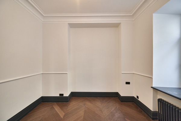 Продам трехкомнатную (3-комн.) квартиру, Бронная М. ул, 17, Москва г