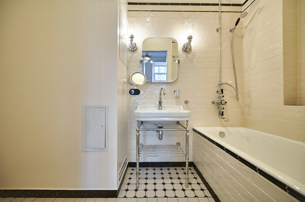 Продам трехкомнатную (3-комн.) квартиру, Бронная М. ул, 17, Москва г