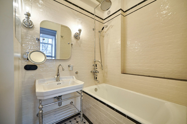 Продам трехкомнатную (3-комн.) квартиру, Бронная М. ул, 17, Москва г