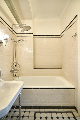 Продам трехкомнатную (3-комн.) квартиру, Бронная М. ул, 17, Москва г