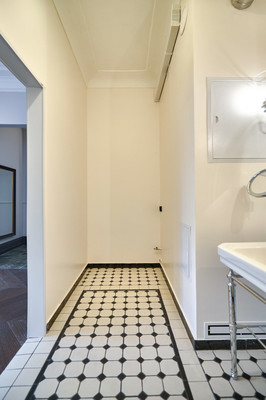 Продам трехкомнатную (3-комн.) квартиру, Бронная М. ул, 17, Москва г