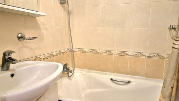 Продам двухкомнатную (2-комн.) квартиру, Рощинская ул, 11А, Гатчина г