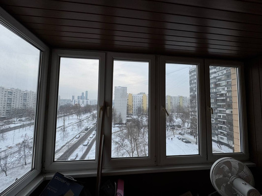 Продам двухкомнатную (2-комн.) квартиру, Донецкая ул, 10к1, Москва г