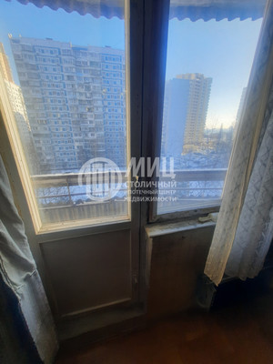 Продам однокомнатную (1-комн.) квартиру, Осенний б-р, 12к10, Москва г