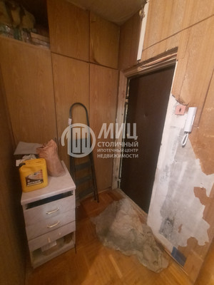 Продам однокомнатную (1-комн.) квартиру, Осенний б-р, 12к10, Москва г