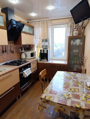 Продам трехкомнатную (3-комн.) квартиру, Добровольского ул, 5, Ростов-на-Дону г