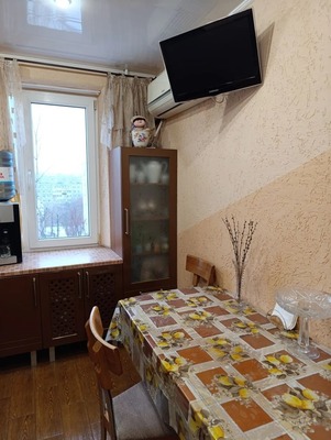 Продам трехкомнатную (3-комн.) квартиру, Добровольского ул, 5, Ростов-на-Дону г